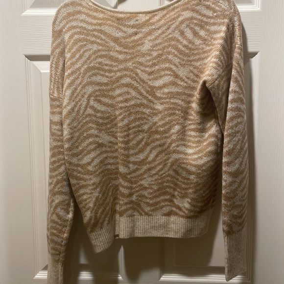 Abercrombie soft zebra print sweater.  NWOT - Picture 3 of 3